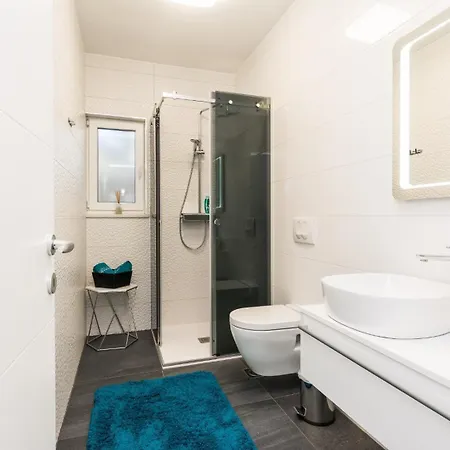 In With Seaview, Terrace, Air Condition, Wifi Ždrelac