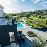 In With Seaview, Terrace, Air Condition, Wifi *