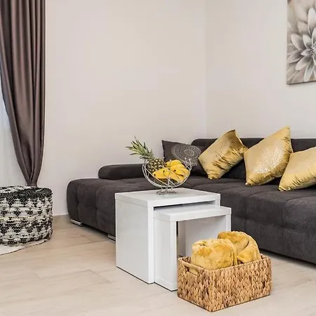 In With Seaview, Terrace, Air Condition, Wifi Holiday home