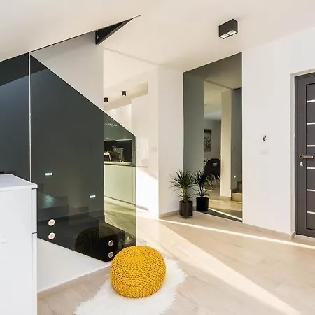 In With Seaview, Terrace, Air Condition, Wifi Zdrelac