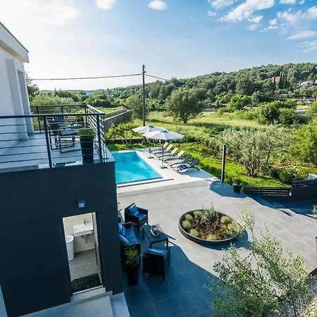 In With Seaview, Terrace, Air Condition, Wifi *