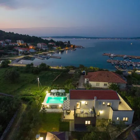 In With Seaview, Terrace, Air Condition, Wifi Zdrelac