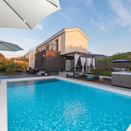 In With Seaview, Terrace, Air Condition, Wifi Сasa de vacaciones