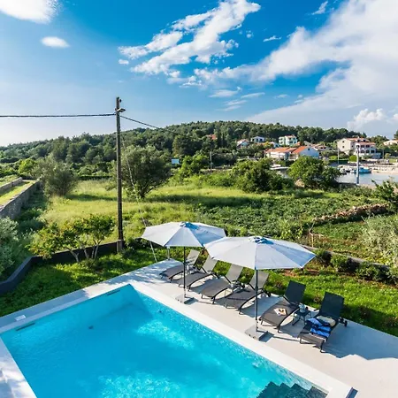 In With Seaview, Terrace, Air Condition, Wifi Holiday home *