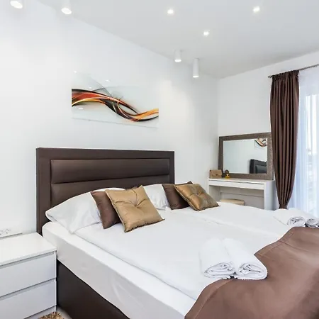 In With Seaview, Terrace, Air Condition, Wifi *