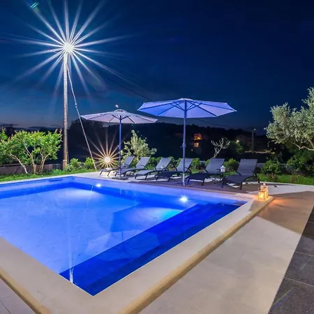 In With Seaview, Terrace, Air Condition, Wifi Holiday home *