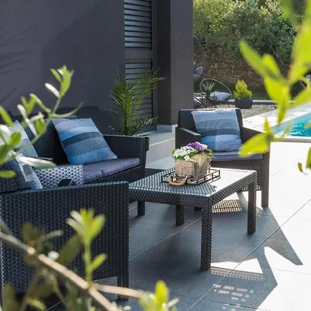 In With Seaview, Terrace, Air Condition, Wifi Zdrelac