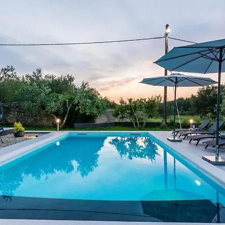 In With Seaview, Terrace, Air Condition, Wifi Holiday home *