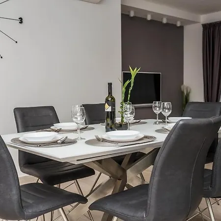 In With Seaview, Terrace, Air Condition, Wifi