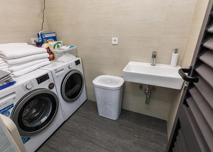 In With Seaview, Terrace, Air Condition, Wifi Ждрелац