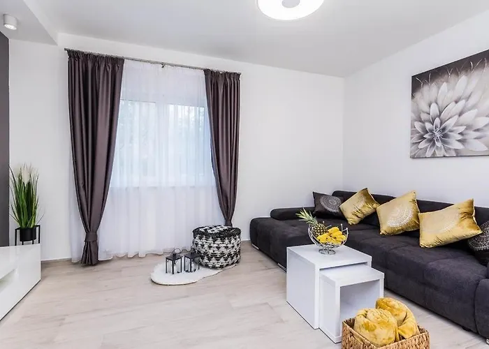 In With Seaview, Terrace, Air Condition, Wifi *
