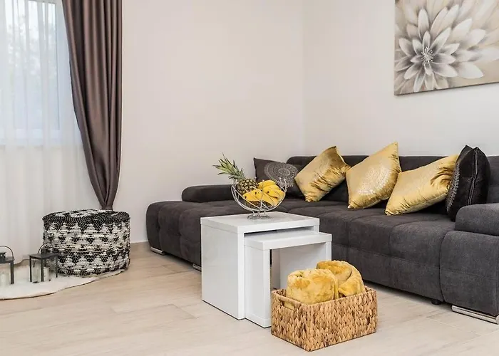 In With Seaview, Terrace, Air Condition, Wifi Дом отдыха