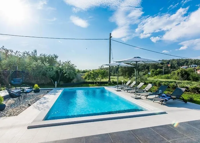 In With Seaview, Terrace, Air Condition, Wifi Дом отдыха