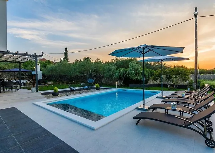 In With Seaview, Terrace, Air Condition, Wifi Дом отдыха *