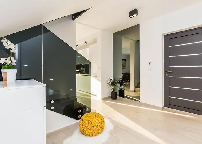 In With Seaview, Terrace, Air Condition, Wifi Ждрелац
