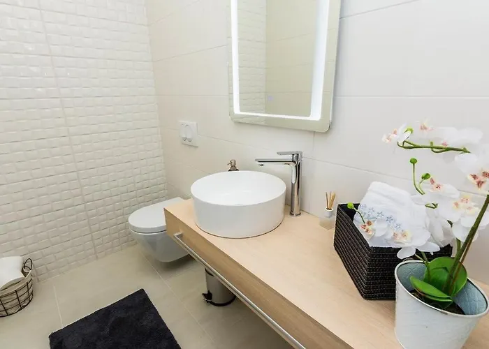 In With Seaview, Terrace, Air Condition, Wifi Дом отдыха