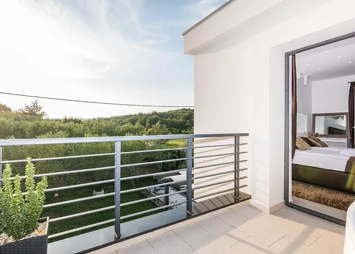 In With Seaview, Terrace, Air Condition, Wifi Дом отдыха