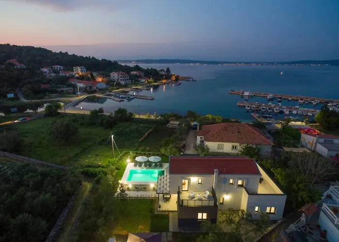 In With Seaview, Terrace, Air Condition, Wifi Ждрелац