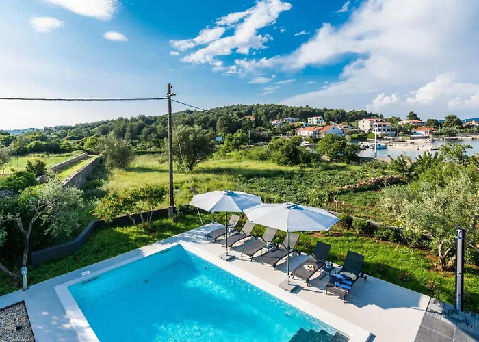 In With Seaview, Terrace, Air Condition, Wifi Дом отдыха *