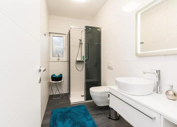 In With Seaview, Terrace, Air Condition, Wifi Ждрелац