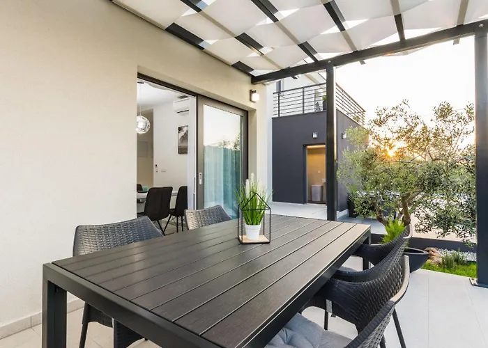 In With Seaview, Terrace, Air Condition, Wifi *