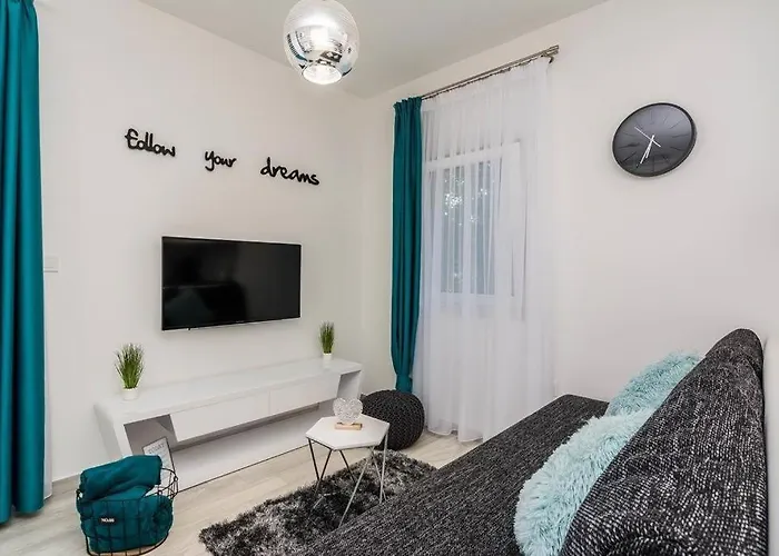 In With Seaview, Terrace, Air Condition, Wifi Ждрелац