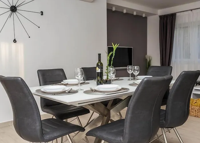 In With Seaview, Terrace, Air Condition, Wifi