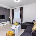 In With Seaview, Terrace, Air Condition, Wifi Ždrelac