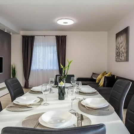 Feriehus In With Seaview, Terrace, Air Condition, Wifi Ždrelac