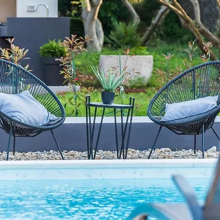 In With Seaview, Terrace, Air Condition, Wifi Feriehus