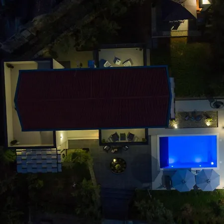 Feriehus In With Seaview, Terrace, Air Condition, Wifi Ždrelac