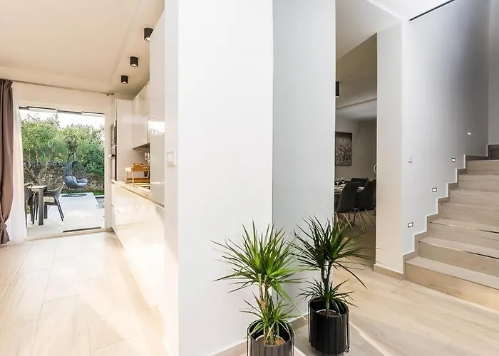 In With Seaview, Terrace, Air Condition, Wifi